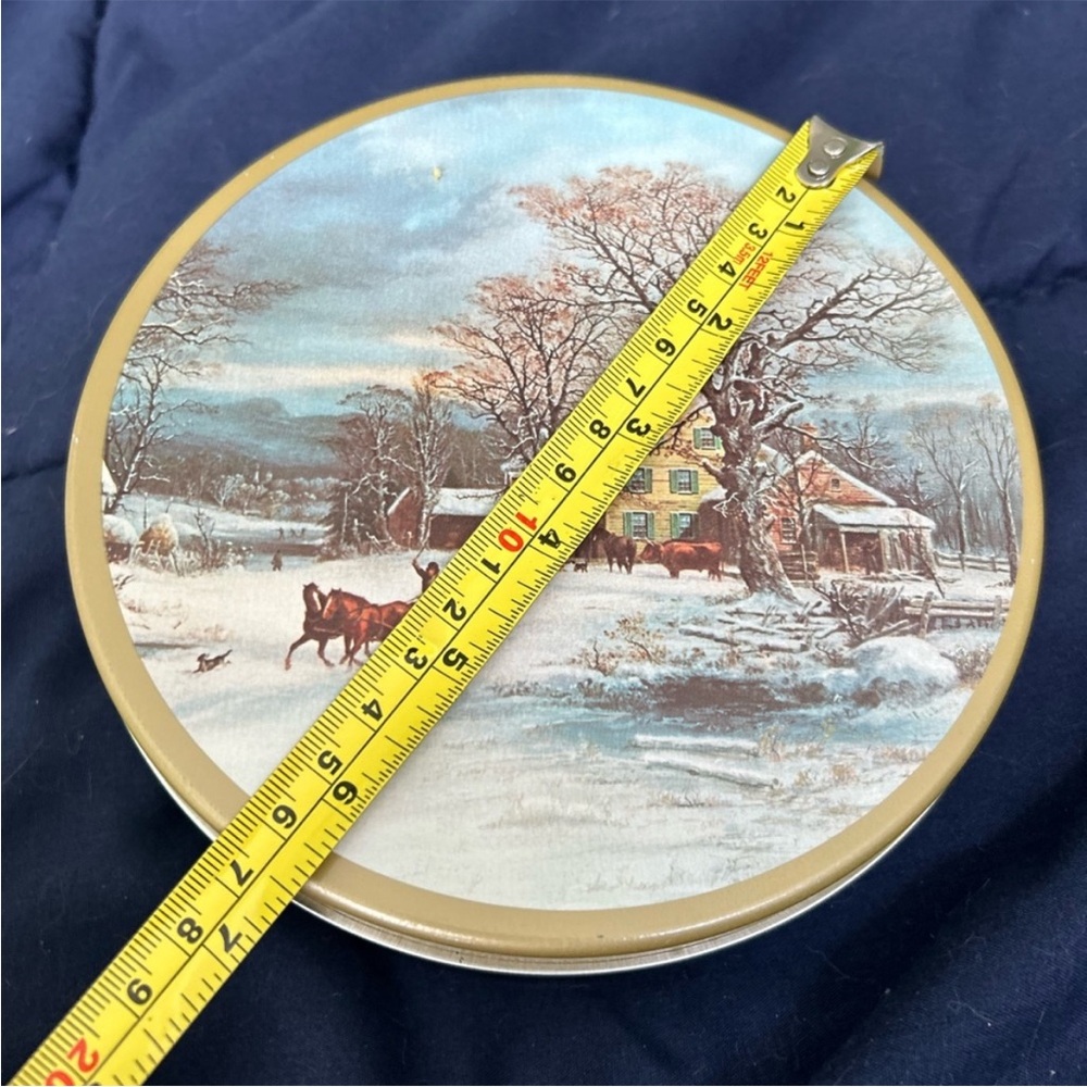 VTG Colonial Snow Winter Town Rustic Village Countryside Decorative Tin Box - Picture 8 of 8